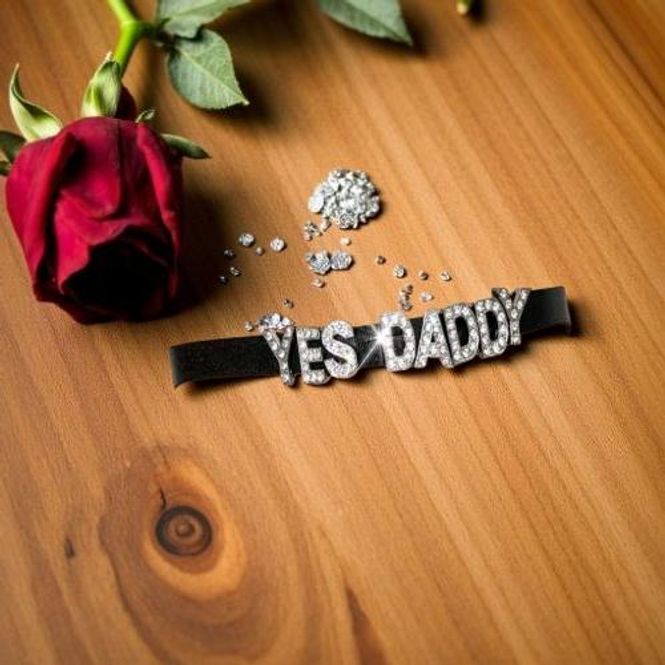 Hovedbilde Strømpebånd - YES DADDY